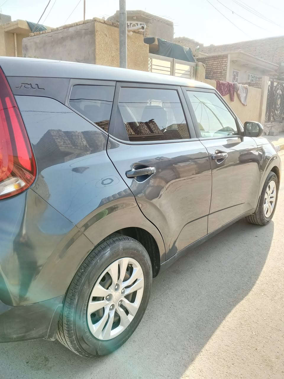 كيا صول 2020
محرك 2000 دوش
وارد امريكي حادثها بدون ايرباك 
(جاملغ وبنيد) 
نظافه السياره100%
كفاله من كلشي 
السياره انا مستوردها 
سياره بأسمي تحويل ثاني يوم
كوت ***********
السعر 135
