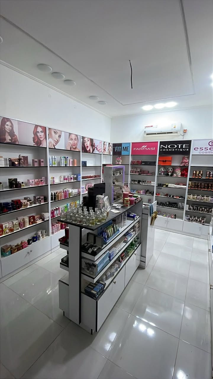 السلام عليكم
كوزمتك متكامل للبيع مثل ماموضح بالصور 
تفاصيل اكثر  
***********
