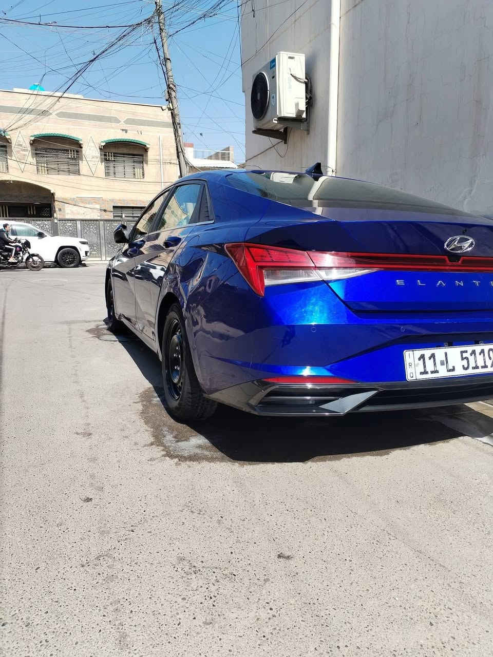 عندي إلنترا موديل ٢٠٢٣ للبيع..
وارد امريكي بيها جاملغ امامي ايمن مبدل.. 

وربع بنيد مصبوغ.. وربع باب ايمن مصبوغ..

ايرباك ستيرن ودشبول وبرده..

فول لمتد 1/1 رقم بغداد انكليزي بأسمي..

ماشيه السياره 20,000 

مكان السياره بغداد جديده اي سؤال ع هذا الرقم..

***********
