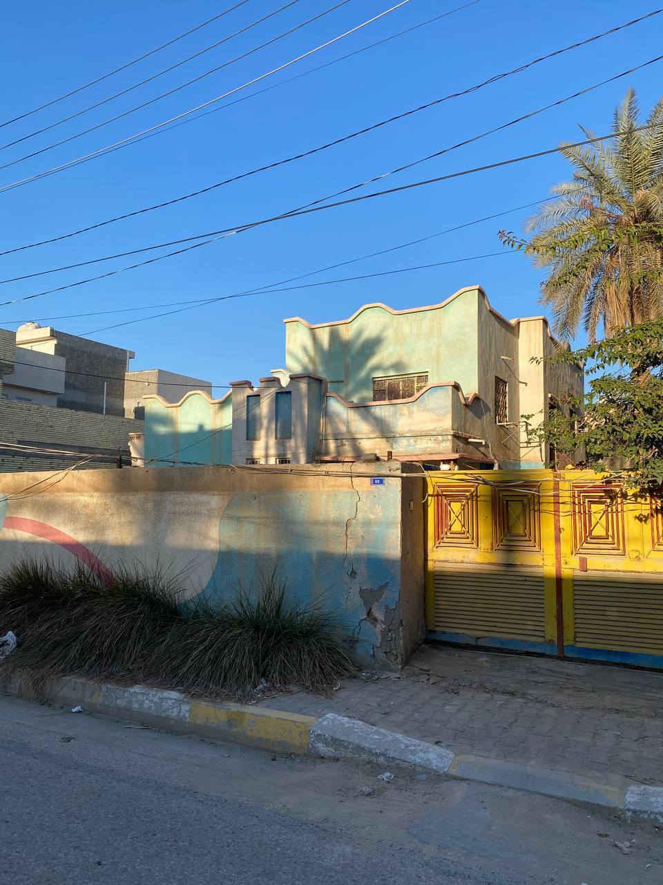 عقار للبيع في حي المعلمين قرب اعدادية حسين محفوظ المساحة ٦٠٠ متر للاستفسار ***********0
