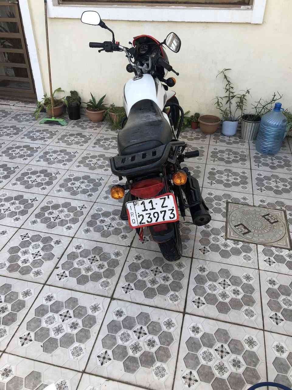 السلام عليكم بوكسر جديدة موديل ٢٢ ماشية ١٥ الف سعرهة مليونين قفل من الاخير
مكاني محمودية بغداد  رقم ***********
