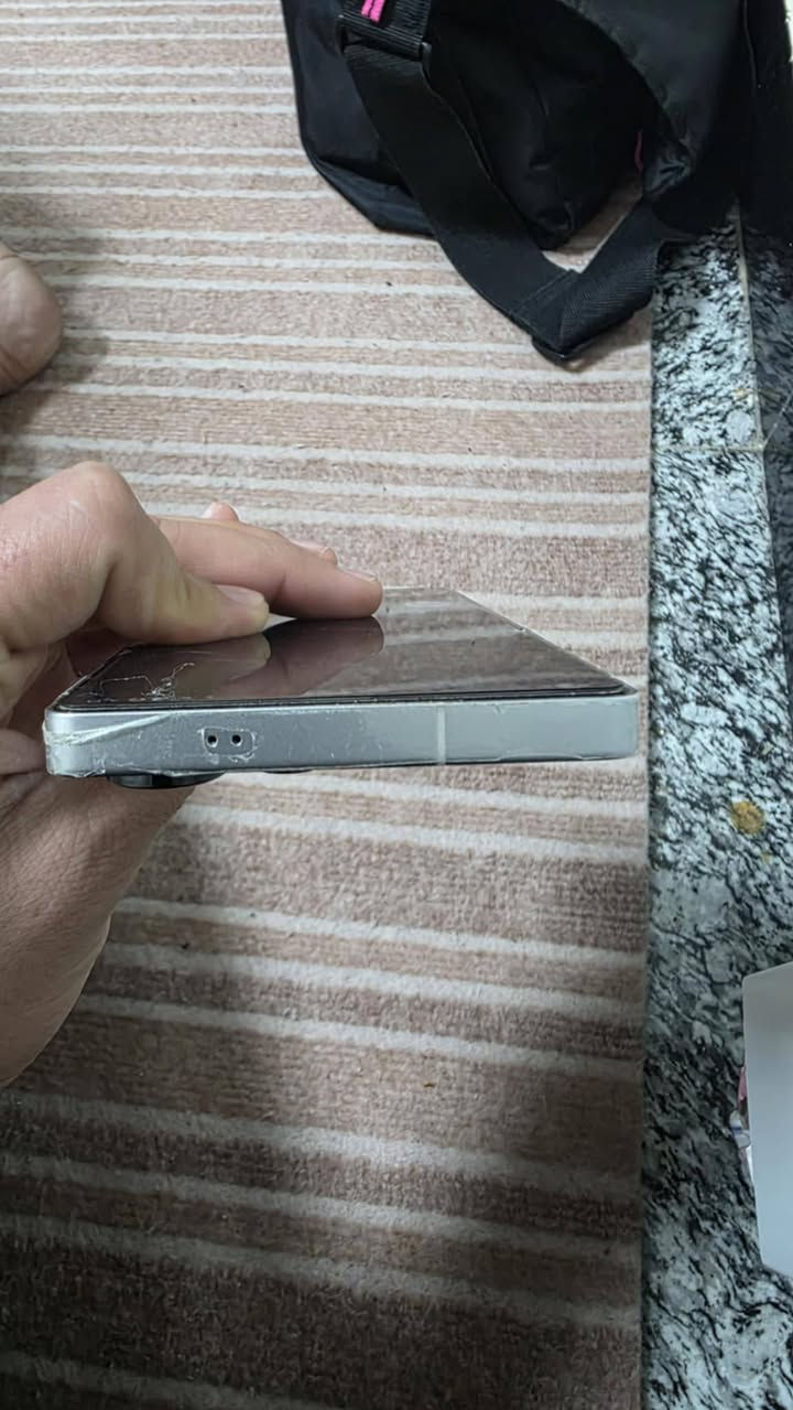 جهاز S25 الترا للبيع مكفول حتى من الزلغ و  ٢٠/٩/٢٠٢٥ مفتوح من الكارتون 
سعره ١١٢٥ وبيه مجال بسيط وصل الشراء والتفعيل موجود مع الصور 
العنوان ناصرية 
*********** واتساب
