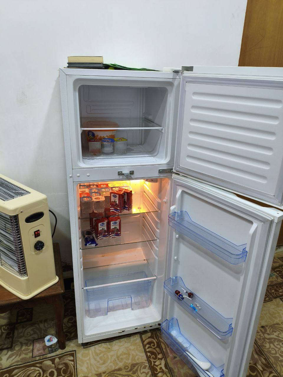 ثلاجه للبيع
10 قدم ستعمال قليل
ب200 وبيها مجال قليل 
مكاني بابل 
***********
