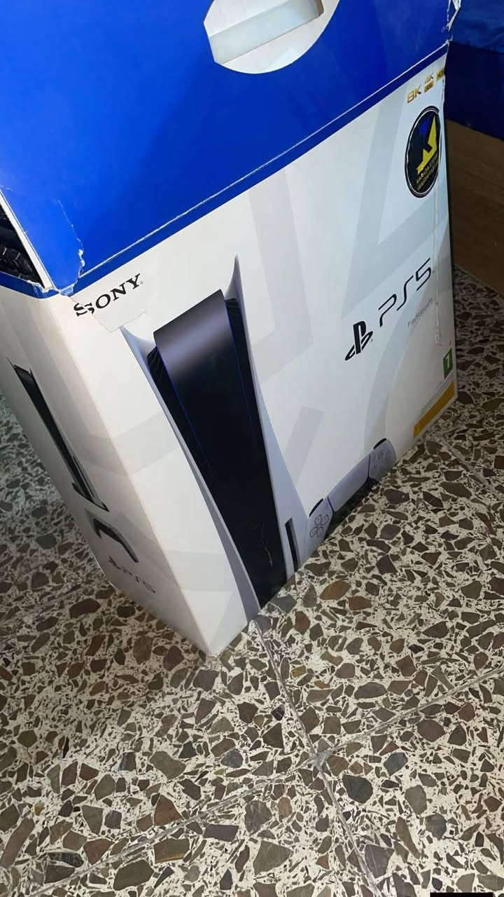 لسلام عليكم
#بلي_ستيشن 5 فات
مع جميع ملحقاته 
مستخداد كلش قليل 
السعر 525 وبي مجال

***********
