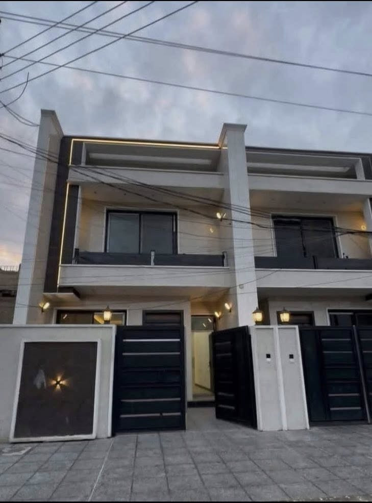 دار 150 م موقع راقي امام مجمع حي السلام السكني شارع 15 م امامك تشجير ومستقبلاً 4 شوارع يتكون من 4 غرف نوم ونظام سويتات 🏠 🏠 🏠 
للأستفسار الاتصال *********** 
او زيارة مكتب ارض الخير للعقار 🏠 🏠
