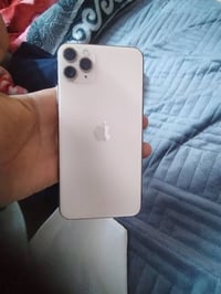 ايفون 11 لا تسألني شبي ما بي فقط سماعه توشوش فقط والبقاي كله شغال ما د...