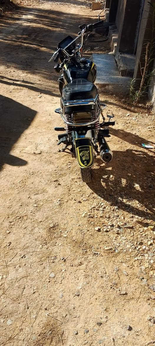 السلام عليكم دراجه تايكر مديل ٢٤ دراجه نضيفه أوراق كامله المكان بغداد قريب تقاطع النهروان السعر ٤٨٠ وبيهه مجال 
***********
