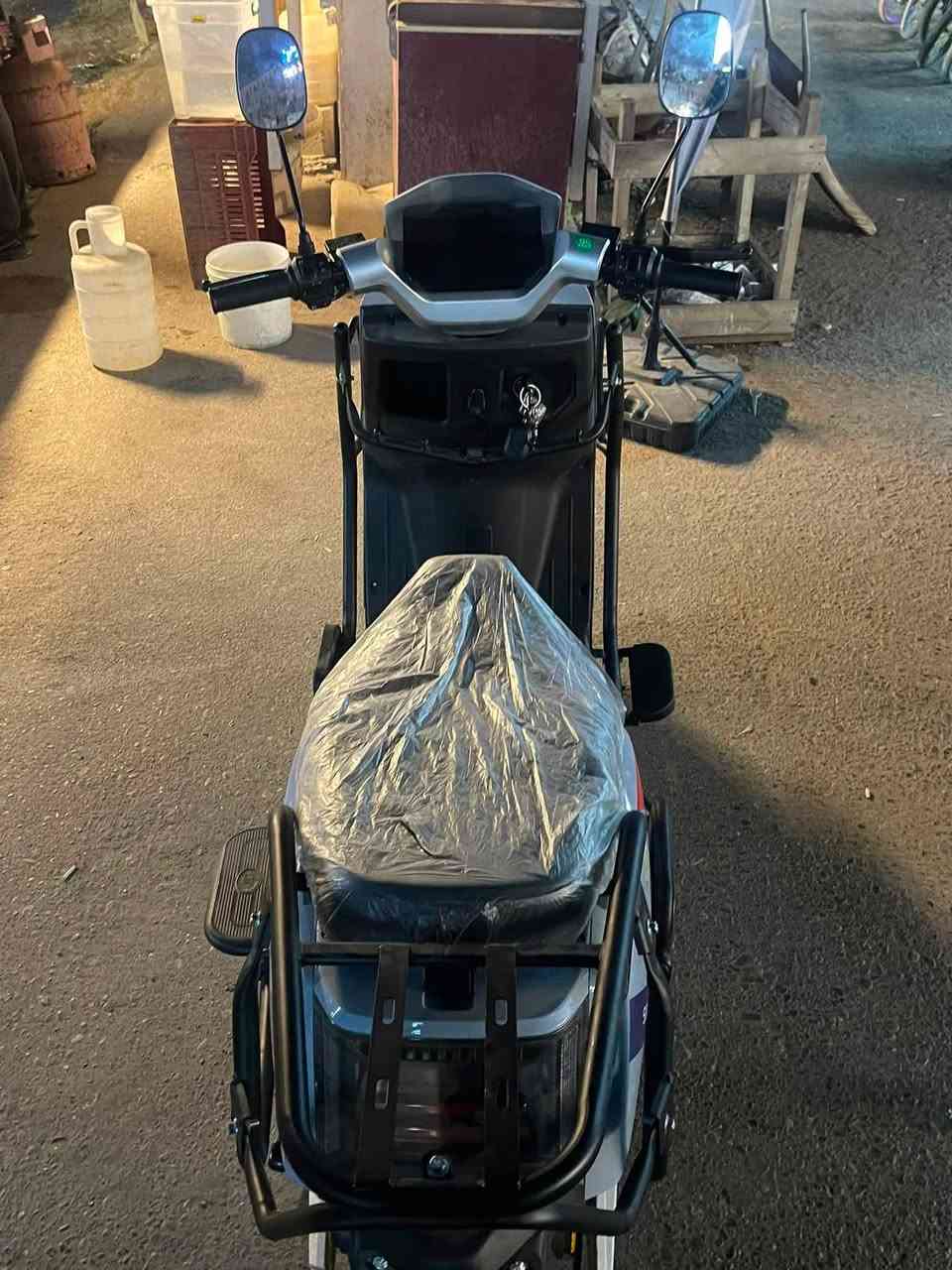 السلام عليكم
دراجه جيتي 500  
3 سرع نضام البك R
6 بطاريات مسطره كباره 
موديل 26 دراجه مستخدمه شهر 
سويجات 2 بصمات 2 كرتات 2 
دراجه جديده بمعنى الكلمه السعر 900بيها مجال
المكان البياع حي المواصلات ‭***********‬
