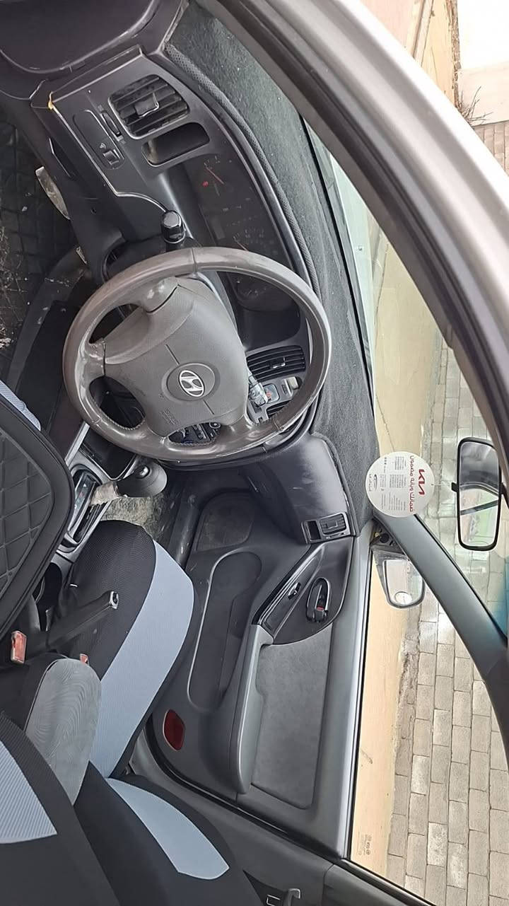 (***********) (***********) هونداي موديل 2004 كير اوتوماتيك رقم و سنوية و هزة جديد سيارة صبغ عام ضررها جملغ كدام صفحة سكن بدون شاصي سعرها (46) مكانها قضاء بردرش بين اربيل و دهوك أربيل, العراق
