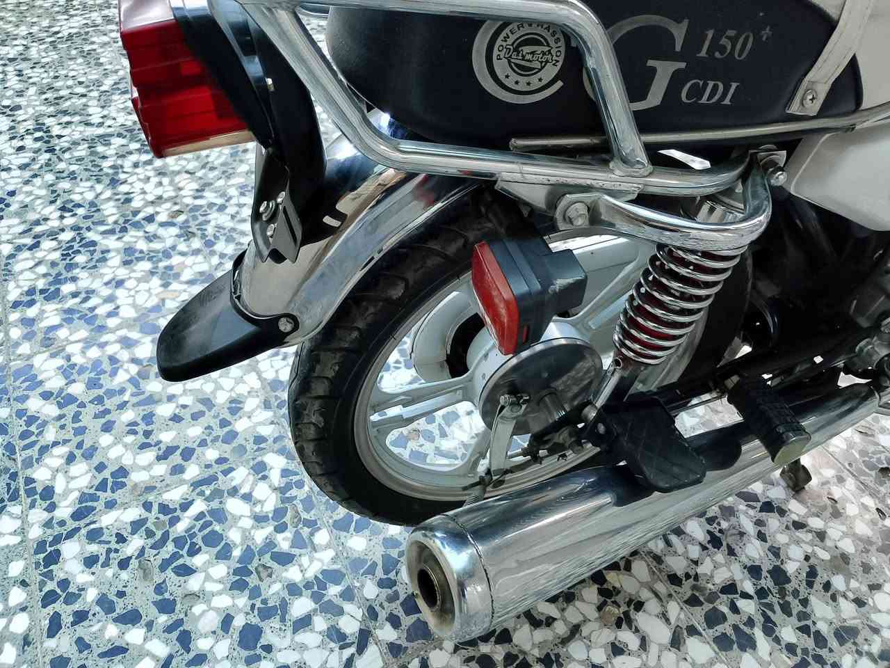 سيفان بل جيس. اصلي بغداد الشعب
موديل 23.   ***********  اوراقها كامله
