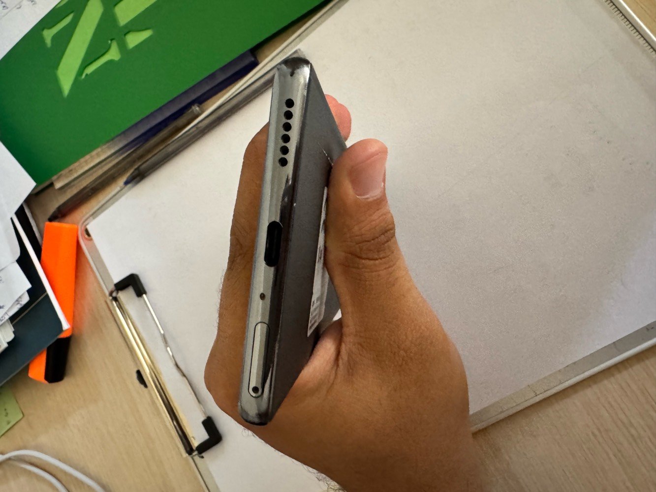 تكنو كامون 40 برو 5G للبيع او مراوس
سعر 300 الف 
هاي النضافة كادمك شوفها بيه فقط ملاحضه وحده الدكمه مالت رفع الصوت انشلعت من مكانها تكدر تصلحه و تكدر تعوفه تزود و تنقص ب الصوت من الدكمه مالت التقليل الصوت لو من الشاشه ملحقات كارتونه وملحقات كامله ما عدى الشاحنه ما موجوده واير كيبل موجود للتواصل عالخاص وبيك خير و تدلل مكاني سليمانيه كلار تجي تاخذه مني لو ادزلك إياه توصيل موجود توصيل لجميع المحافظات *********** واتساب او اتصال