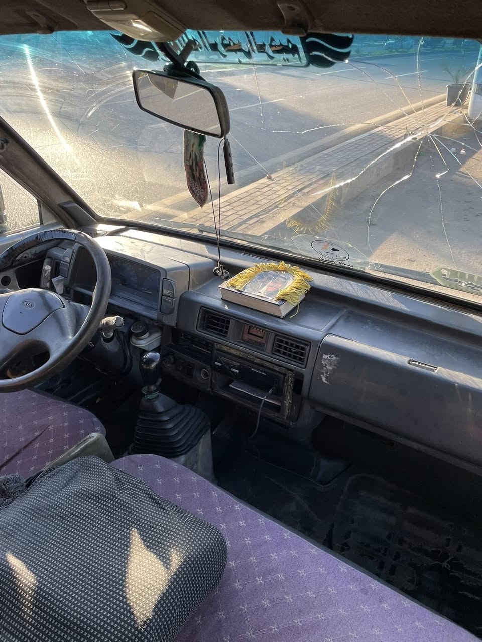 سلام عليكم كيا بستا للبيع سيارة حلوه داخلها يخبل كير خير من الله اكسل خير من الله مكينه تبخر      سعر. ٣٤.   ***********
