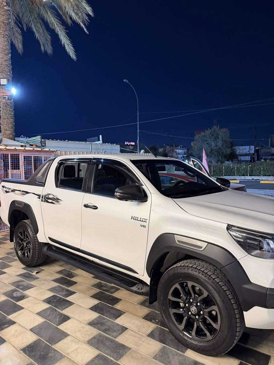 سلام عليكم هايلوكس 2025 أدفنجر فول مواصفات للأخير اعلى شي أم الرادار  السيارة ماشية 14ألف ضبط زيرو نضيفة كفالة عامة من كلشي كير مكينة كفالة مكان السيارة بغداد السعر 450 ورقة وبية مجال بسيط ***********
