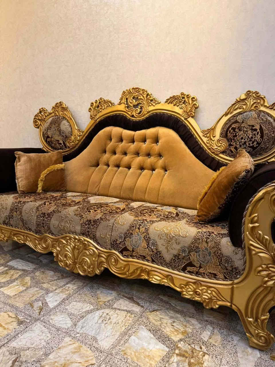 للبيع
طخم عراقي تفصال ١٠ مقاعد اخو الجديد 
سعر الشراء مليون ونص 
سعر البيع ٦٠٠ وبيه مجال 
العنوان بغداد الغزالية شارع جامع المهاجرين


**إذا كنت صاحب هذا الإعلان وتريد حذفه لأي سبب، رجاءا أرسل رسالة إلى الدعم الفني**