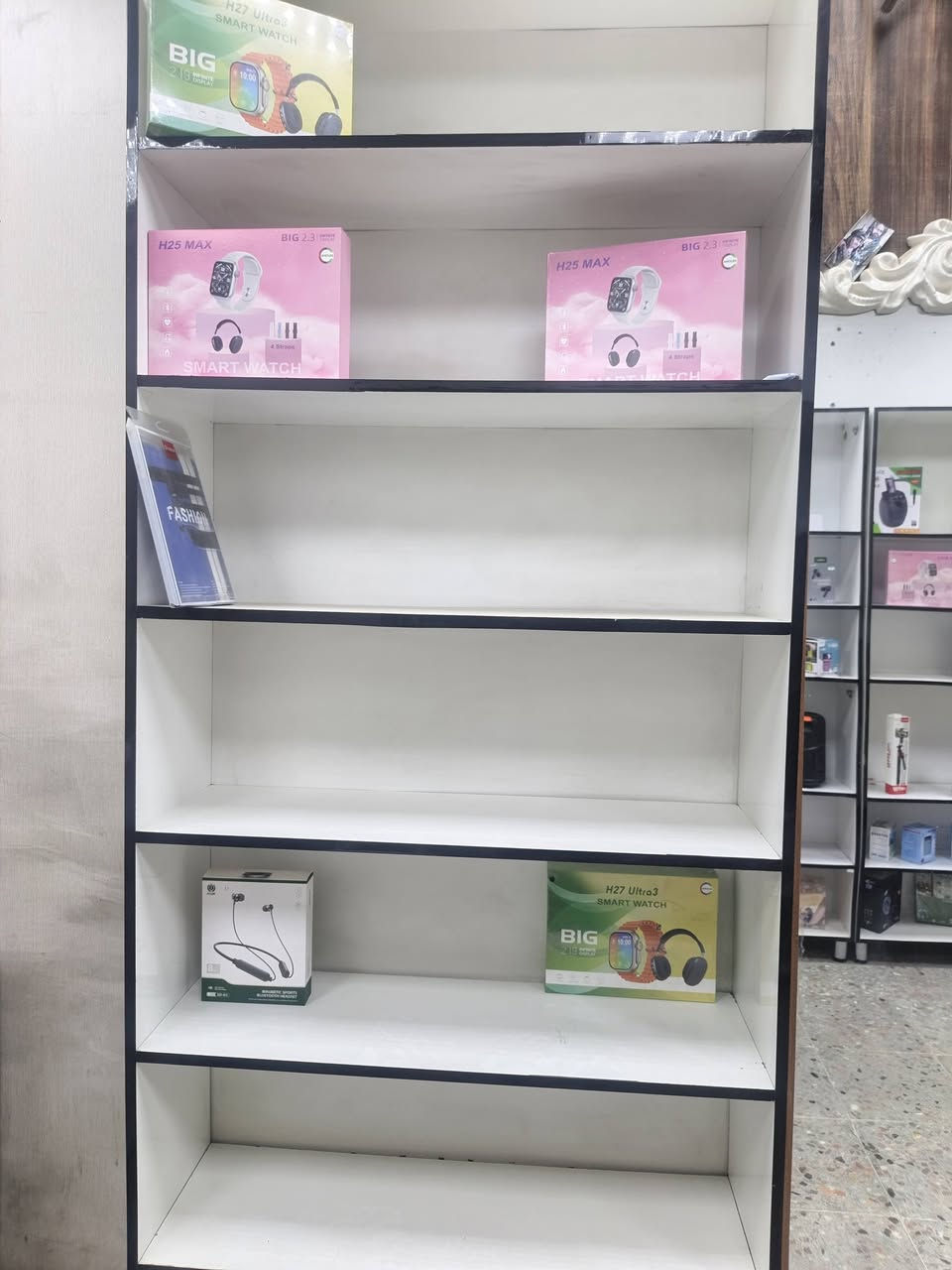 سلام عليكم فاترينات واكسسورات للبيع مكاني بغداد العبيدي *********** بيع مستعجل وبسعر مناسب
