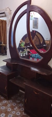 ميز مرايه • للبيع