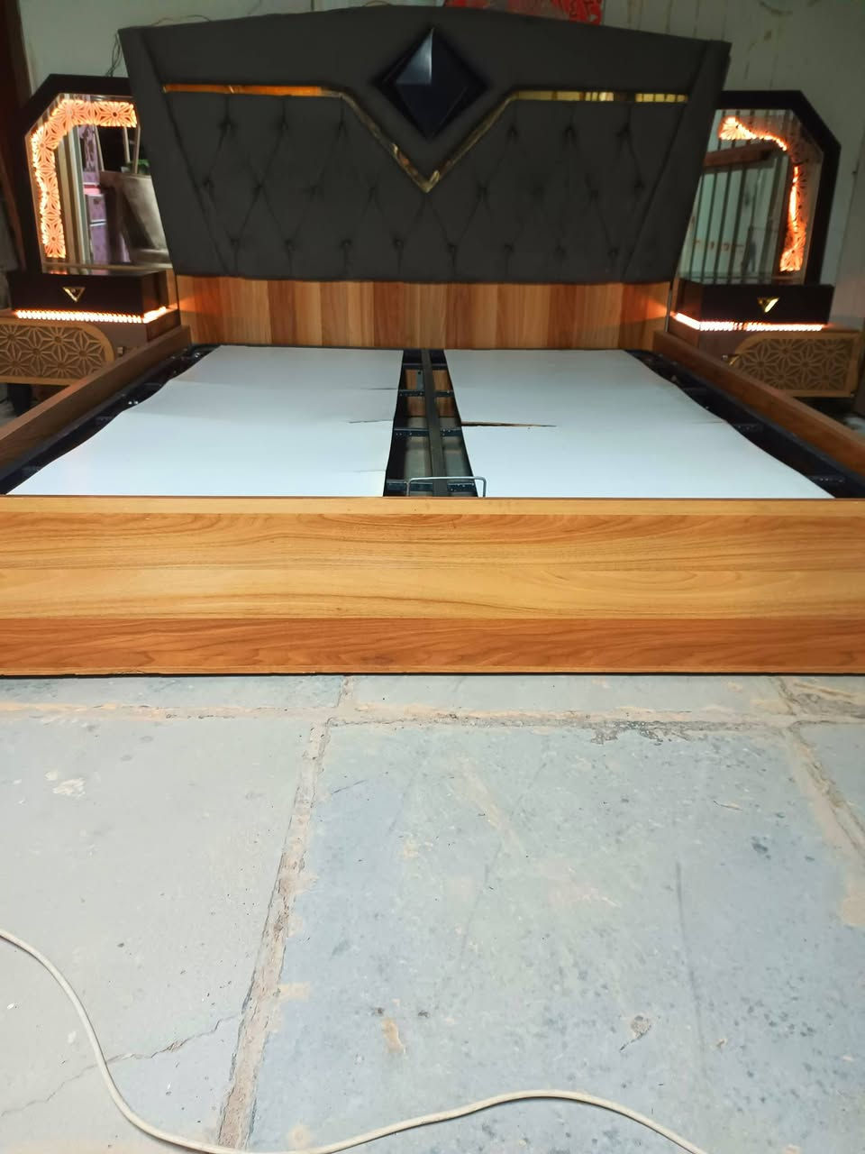 السلام عليكم عندي غراض اللبيع مكاني أبو دشير ***********
