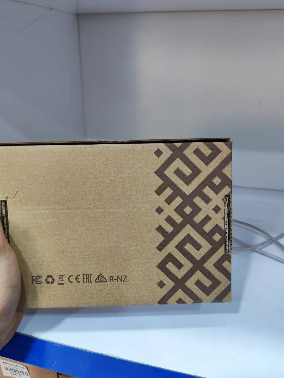 التفاصيل:
​الحالة: جديد تماماً (كارتون) لم يستخدم.
​الموديل: MikroTik RouterBOARD RB951Ui-2HnD.
​السعر: 75,000 دينار عراقي للقطعة الواحدة.
​المنشأ: أصلي (Made in China) بمواصفات "سوسلي".
​المنافذ: يحتوي على 5 منافذ إيثرنت (5 Ports).
​المميزات:
​يدعم بث الواي فاي بتردد 2.4GHz بقوة تغطية ممتازة.
​يحتوي على منفذ USB لدعم مودمات الـ 4G.
​يدعم ميزة PoE output لتشغيل أجهزة أخرى من خلال كابل الشبكة.
​الجهاز يأتي بكامل ملحقاته (المحول الأصلي + الكتيبات) داخل الكارتون.
​الموقع:
​البصرة - أبو الخصيب.
​ملاحظة للمشتري:
​متوفر 3 قطع، الأجهزة جديدة تماماً وبالكارتون.
​يوجد سعر خاص في حال شراء الـ 3 قطع معاً.
*********** ابو الخصيب, البصرة
