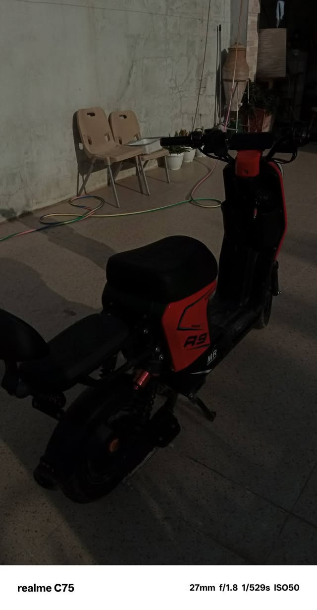 السلام عليكم دراجه شحن ار 9 للبيع بطاريات جديد ماطور نظافته 80% سعره 380,000 بمجالي يجي يريده لا يجيني خاص خابرني على بس رقم رقم التليفون ***********
