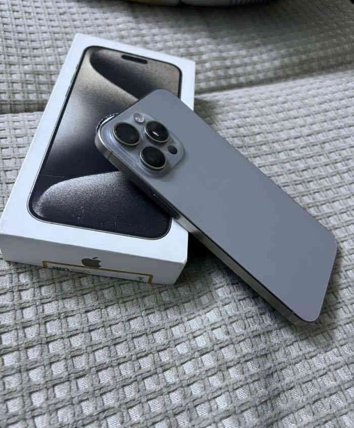 سلام  عليكم.                                                                للبيع 15 برو ماكس ماستر.                                                ذاكرة 256                                                                              اخو الجديد شخط مابي جهاز مال بيت                                بطارية 88 🔋                                                                          السعر 1080 وبي مجال بسيط حگ الجيه                        
***********
