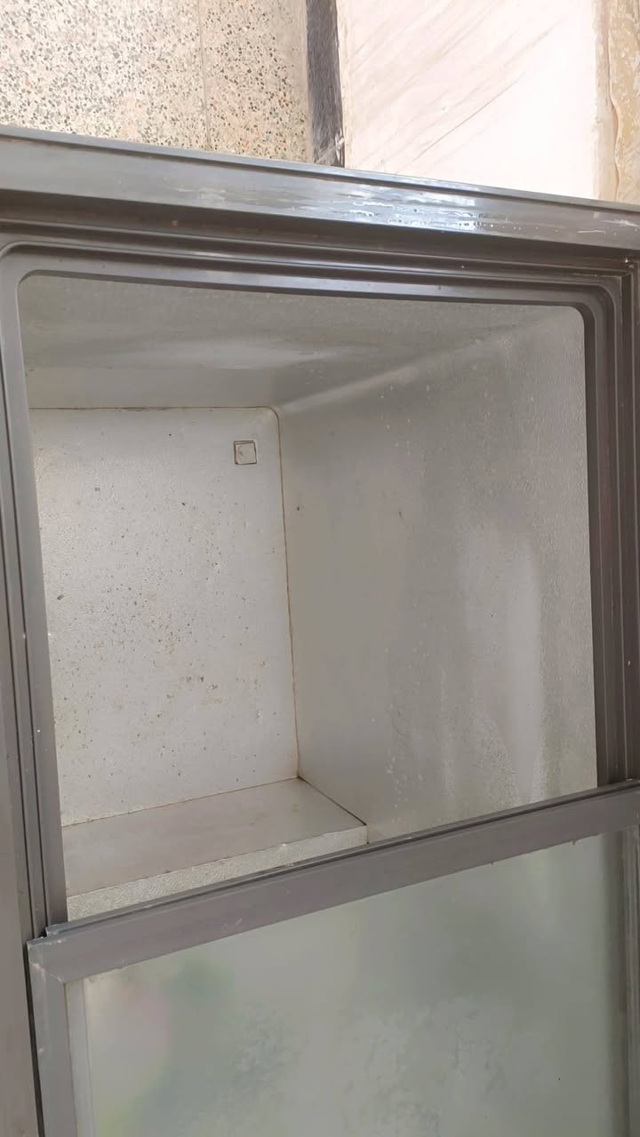 مجمده للبيع وسعر مناسب 150 وبيها مجال نضيفه نجف حي الوفاء ***********
