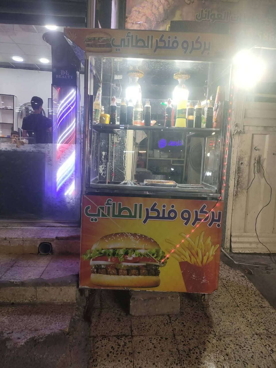 السلام عليكم 
 جام خانه للبيع تحتوي على فنكر🍟 بركر 🍔
 
جامخانه مرتبه باغراضها كامله السعر تواصل على هذا الرقم الاتصال 👇***********📱
