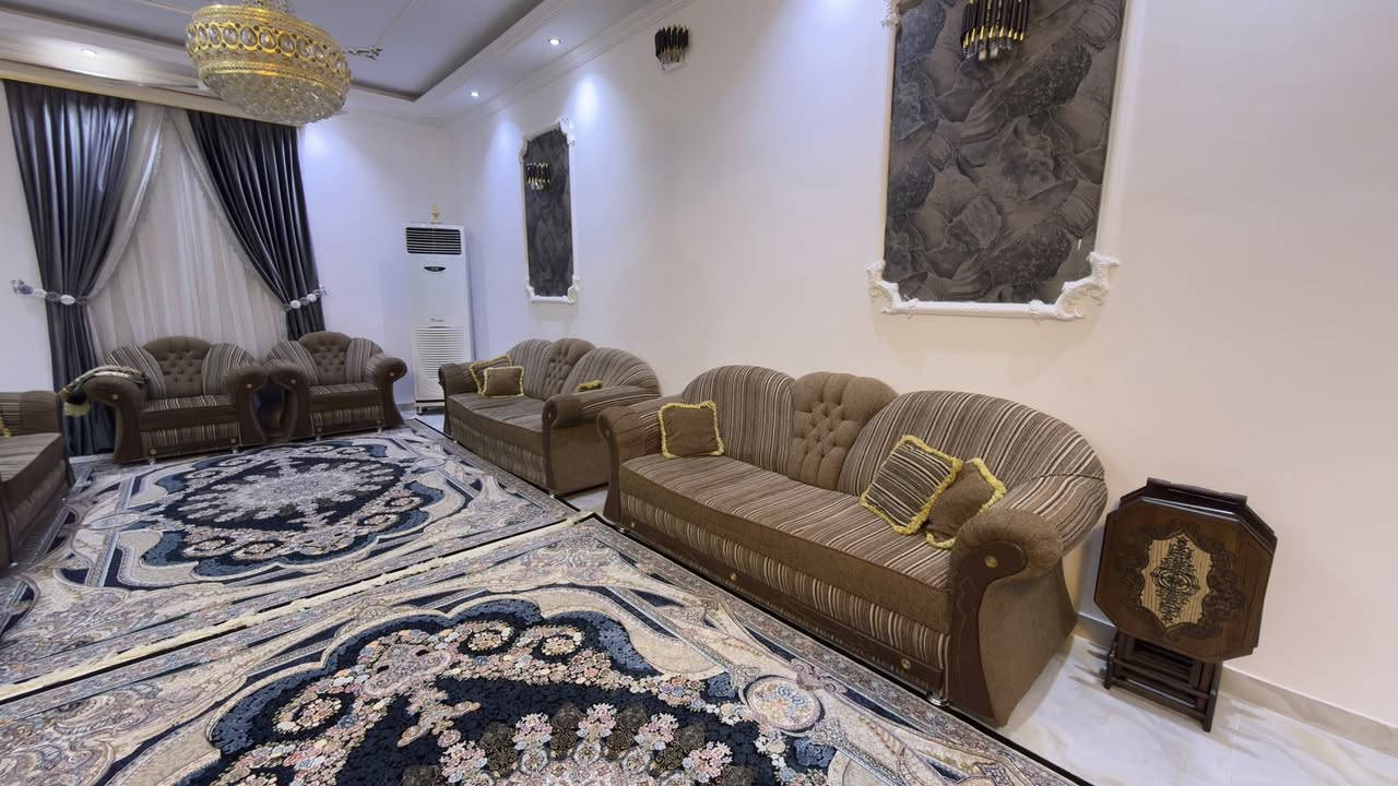 تخم للبيع 
قيم بما يرضي الله 
مستعمل ..
13 مقعد 
6 قطع 
***********
