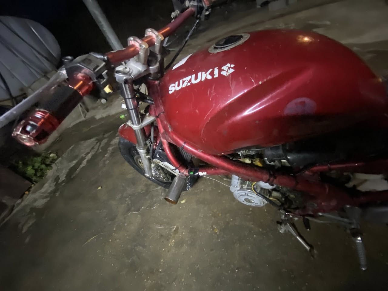 دراجه بانده اكرستال محوره محرك 200 تشتغل نكره دراجه مكفوله محرك فول شلعه معدل جاهزه من كلشي بس شغل وتطلع السعر خاص او اتصل اذا شراي***********
