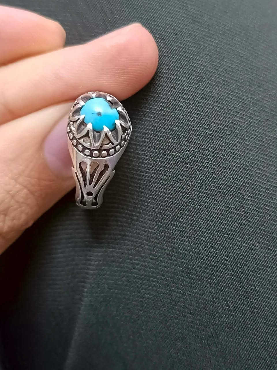 السلام عليكم
محبس فيروز نيشابوري فضه ٩٢٥ قياس ٢٢-٢٣ اصلي تروح تفحصه وين متريد مكاني بغداد السعر ١٠٠


**إذا كنت صاحب هذا الإعلان وتريد حذفه لأي سبب، رجاءا أرسل رسالة إلى الدعم الفني**