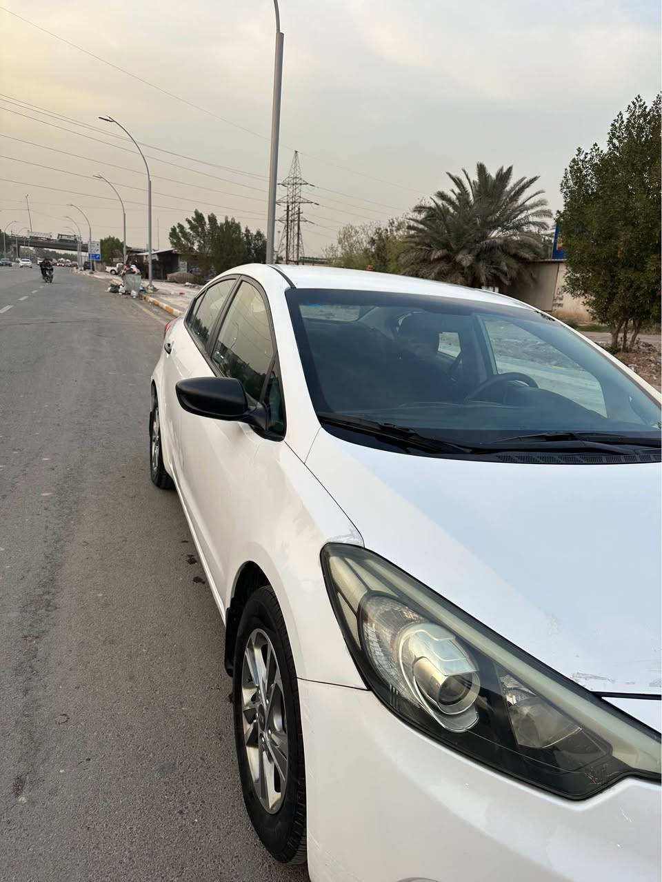 سيراتو 15
بغداد سنويه هزه جديده ثاني يوم تحويل شرط 
محرك 1600 دوش محرك كير تبريد بلادي 
بيه بارد بخشم بنيد وجاملغ وبارد باب خلفي ودوسه 
مكان بغداد الدوره 
***********
سعر ١٠٨$ بغداد, العراق
