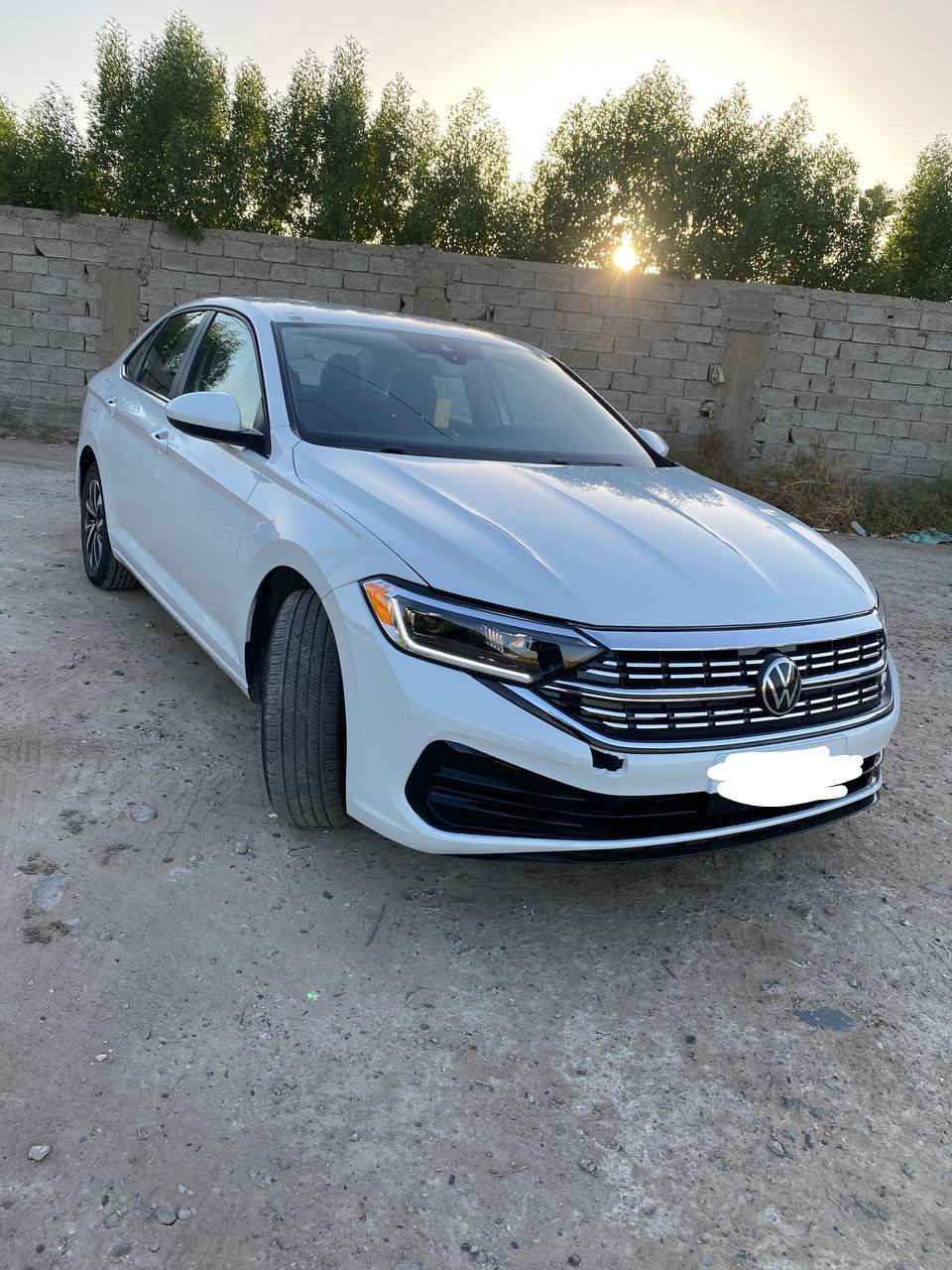 السلام عليكم
فولكس فاجن جيتا 2024
السيارة سيدان 4 باب، محرك 1.5 تيربو، بنزين، أوتوماتيك

المواصفات:

محرك 1500 سي سي تيربو اقتصادي جداً

كير 8 سرعات. 

دفع أمامي

شاشة، حساسات، كامرة رجوع، ستيرن جلد، تبريد قوي

نظام الفرملة الطارئة التلقائي (Automatic Emergency Braking – AEB)

تحديد مسار ، نظام تحذير النقط العمياء الخ

5 ركاب، صالون واسع ومريح

لون أبيض 

محرك وكير وشاصي بحالة جيدة جداً 

 الملاحظات:
السيارة استيراد أمريكا، 
الكير والمحرك سليمين 100%
الداخلية نظيفة وممشاها قليل  
رقم بغداد  

سعر مناسب
 
 للاتصال أو الاستفسار:
(***********)
