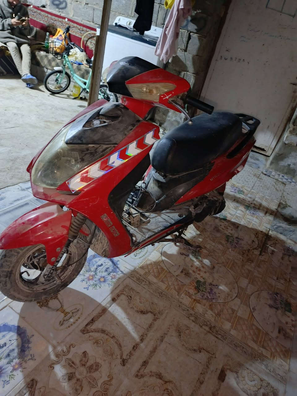 اسلام عليكم سكنس لد نثيه للبيع الدراجه متروكه فتره الدراجع تشتغل بس عوزه باتري جديد يلا تشتغل يعني ابيعلك طافيه الدراجه تحوير محرك ماكس ياباني بوشه 55شلع وا معدل فول الدراجه ما بيه تبخير السعر 250مستعجل على بيعته معتاز فلوس مكاني. كوت شارع النفط متواجد خاص وا واتس ***********
