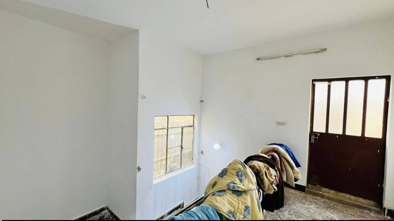 السلام عليكم 

مشتمل طابو زراعي سند 25 للبيع المساحه 120م يحتوي على غرفه واستقبال وصاله ومطبخ وصحيات العنوان طويريج خلف مدرسة امل الأجيال 70متر عن الشارع العام للأستفسار 
***********
*********** تابع الصفحه ليصلك كل ما هوه جديد
