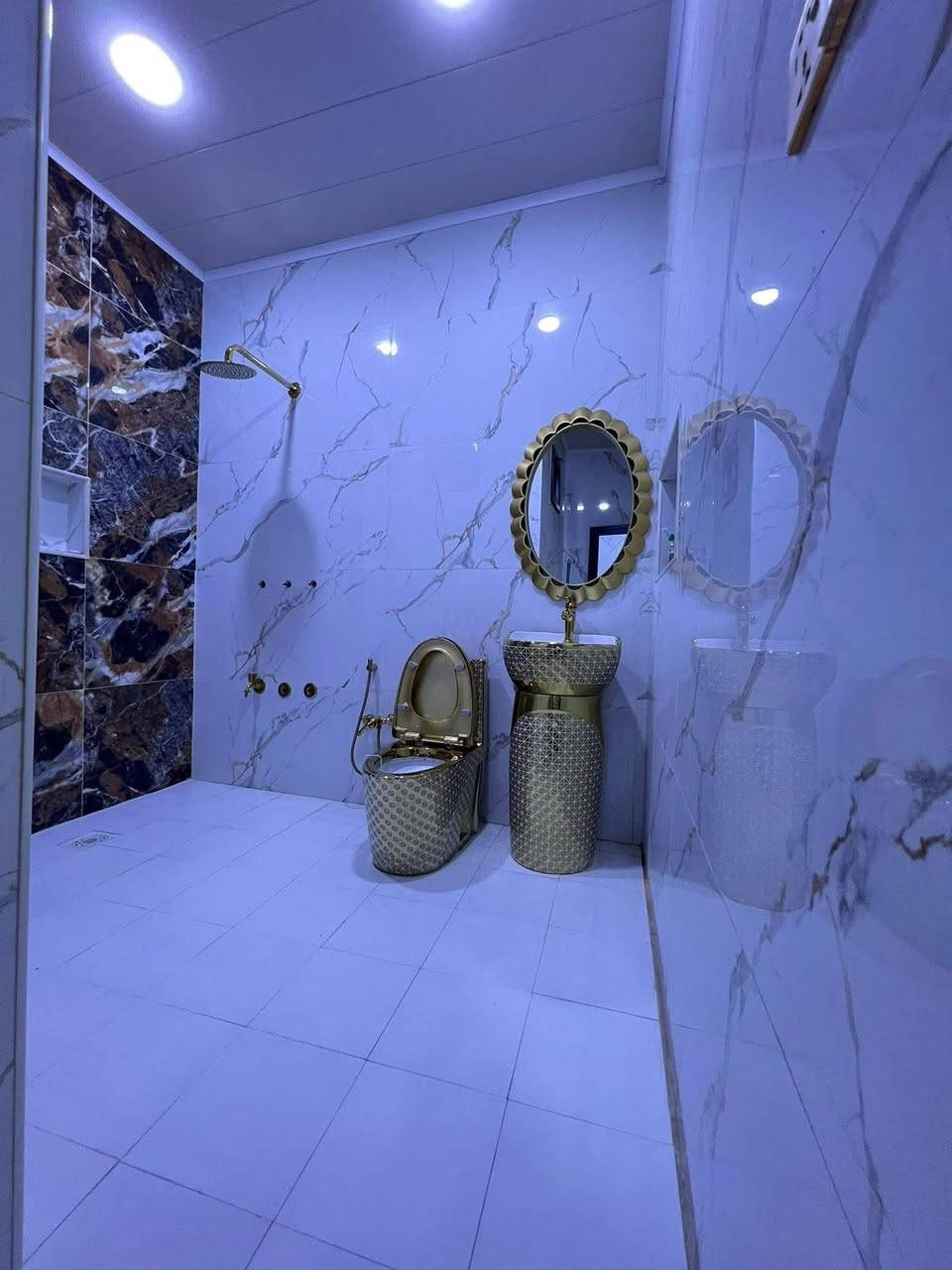 🏠/ دار للبيع المساحة ١٠٠ م طابو زراعي سند 
         الواجهة ١٠ م / النزال ١٠ م
🧱/ بناء حديث سنة ٢٠٢٤ 
الطابق الاول / مطبخ . هول . استقبال . غرفة نوم . مجمع صحيات 
الطابق الثاني /  غرفتين نوم . هول . مجمع صحيات 
🌏الموقع / حلة . حي الصحة خلف مطعم ابو صفاء قريب من شارع ٦٠ 
للاستفسار مراسلة الصفحة او مراجعة مكتب ⬇️

#بشار_للعقار_والمقاولات شارع ٦٠ بداية شارع الحسينية 

***********          ***********
