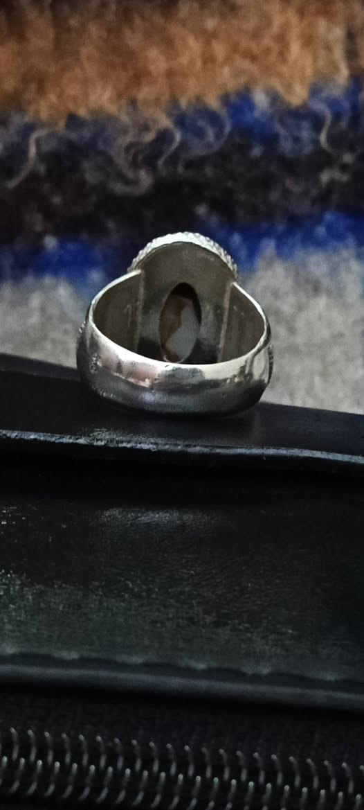 تحفه من العقيق الشجري اليماني صياغه يدويه سر من رأى..
مكان ناصريه مركز لايوجد توصيل 
(قياس الخاتم 22_23)
السعر(55)
***********
