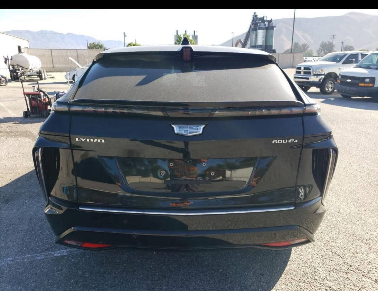 من رخصت الادمن
كادلاك ليريك 2024 كهرباء فل كامل
فئة LYRIQ Luxury 2

أعلى المواصفات:
بانوراما متحركة + مساج + جلد فاخر + دبل موتر AWD
وبعد بيها هواي مواصفات قوة تقارب 515 حصان ⚡

السيارة وارد أمريكا وتنباع على وضعها
بيها حادث (جاملغين + بنيد +  الأجزاء الداخلية)

فرصة للي يدور سيارة فخمة بسعر مناسب 👍
وشرط جوه السوك
*********** 📞
