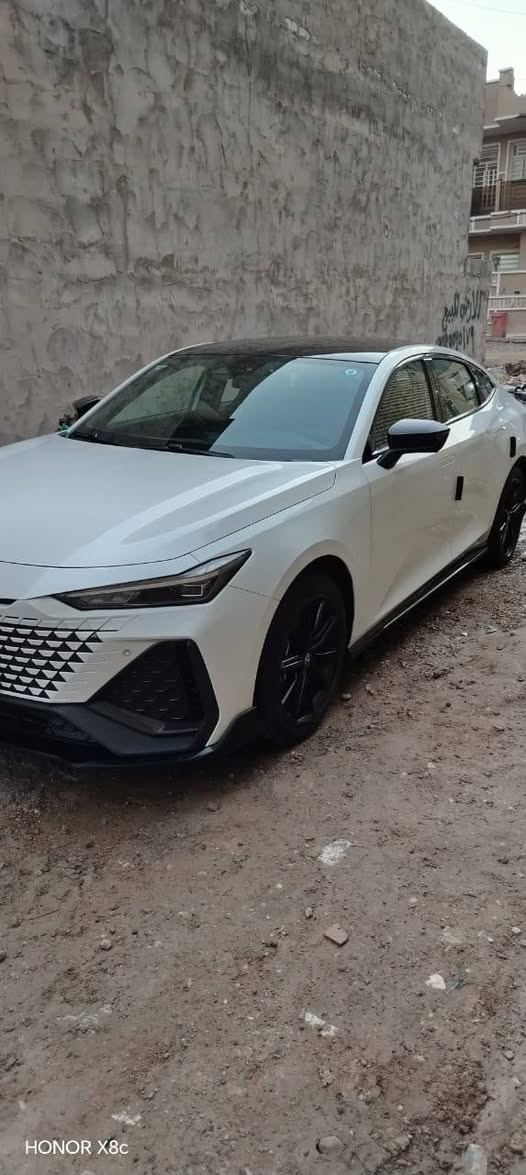 بسم الله الرحمن الرحيم 
اللهم صل على سيدنا محمد وال محمد 
السلام عليكم ..
شانجان يوني ڤي موديل 2025 فئة السبورت محرك 2000 توربو 
230حصان 
عزم دوران 390 نيوتن
8 گير AT
بانوراما 
سبويلر جناح كهربائي 
كزوز رياضي  و 4 فتحات صالنصه 
تحديد مسار وتحذير مغادرة الخروج عن المسار 
رادار امامي وحساسات اماميه وخلفيه 
بريك تلقائي مانع تصادم 
كاميرات 540 درجه 
داش كام تسجيل تلقائي
قياده شبه ذاتيه 
نظام صوتي سوني 10 سماعات + دمام خلفي 
تحكم ستيرن 4 اتجاهات 
شفتات سرعه 
قطعتين تبريد امامي وخلفي 
كشنات رياضيه جلد مطعم لونين 
تجوه خلفيه
كشنات الاماميه تحكم كهرباء 
تبريد كشنات
صندوق تحكم كهرباء 
ستيرن دبل D رياضي 
زجاج اوتو مع خاصية فتح واغلاق الجام من الريمونت 
مرايا جانبيه كهربائية قابله للطي كهربائياً
اضاءه محيطيه بعدة الوان 
وضعيات قياده متعدده ايكو +نورمال+ سبورت+ سمارت بالاضافه الى زر سوبر رايس وضع السباق 
دخول ذكي بصمه 
تشغيل بصمه
خاصية التشغيل عن بعد 
ابل كار بلي + اوتو كار بلي 
 شاشة معلومات/ترفيه + عدادات رقمية. شاشة لمس 12.3 بوصة وشاشة عدادات 10.25 بوصة. 
شحن لاسلكي 
وسائد هوائية متعددة (أمامية، جانبية، ستائر). 
ويل 18 رياضي + اطارات كونتينتال رياضيه 
إضاءة ليد أمامية وخلفية. 
مراقبة ضغط الإطارات (TPMS
نظام الثبات الالكتروني 
 ماشيه 21 الف  قابله للزياده بعدها ع وضعية الشركه مكفوله من الضربه والطخه والصبغ  السياره حره رقم بغداد داخل الضمان سعرها 27  مليون بيها مجال قليل عجبك السعر وشراي راسل واتس اب ماعجبك السعر اذكر الله و اعبر المنشور وتذكر انه الكلمه الطيبه صدقه وكان الله يحب المحسنين .. 
واتساب *********** بغداد, العراق
