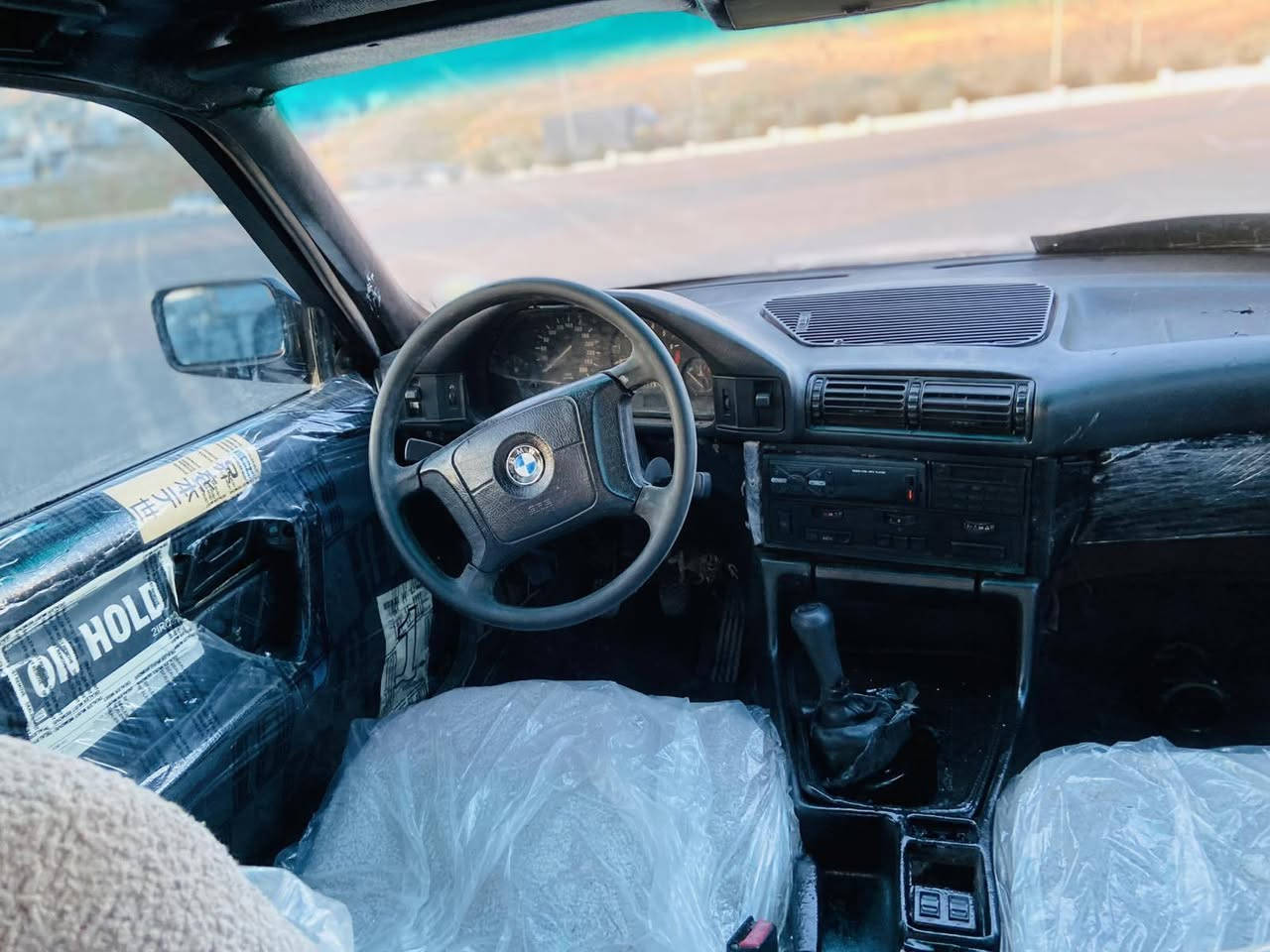 سڵاو بەناوی خوا bmw مۆدیل 1994 مەکینە 520 کەپسی سمسە علوج گێڕو مەکینەو ئەکسل  تەقەو ڕەقەی بەشەرت کارەبای مەزبوتە لێدرانی قورسی پێوە نیە سەیارەکە زۆر بەقوتە ئەکسل قوفڵە سعر 20 کەمێک مەجال ژ.م *********** كويسينجاك, أربيل
