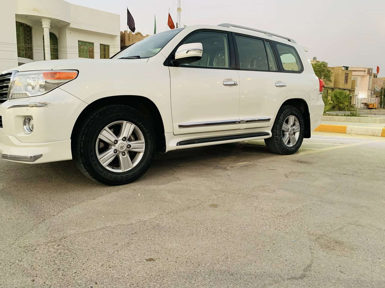 السلام عليكم
لاندكروزر GXR 2015 للبيع فقط اعتذر عن المراوس 
مواصفات السياره معروفه ماشيه 100 الف حقيقي 
_ فتحه سقف 
_ شاشات عدد 3 
_ تحكم ستيرن 
_حساسات أماميه 
_ حساسات خلفيه 
_ مري شفط 
_ اشاير بالمري 
_ كشن كهرباء 
وباقي المواصفات معروفه 
السياره مكفوله من الضربه والصبغ والتبديل والفتح 
ماعدى شخطين مثل ما موضحات بالصور كفاله من كير ومكينه وحداديه وكلشي ع وضع الشركه مامفتوح بيها برغي كلها ع البلاد جديده كلش رقم بغداد بأسمي مشروع وطني تحويل ثاني يوم السعر 410 ورقه السياره مكانها الناصريه للاستفسار الاتصال على الرقم ***********
