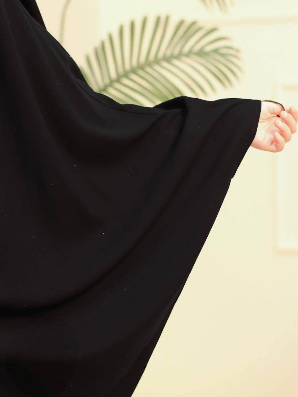 ✨ عبايات فخمة بخامات راقية ولمسات أنيقة ✨
🤍 لأن الأناقة تبدأ من اختيار العباية، وفرنالج موديلات مميزة بخامات فاخرة وجودة تلاحظيها من أول لمسة.

✅ الفحص أمام المندوب متوفر
استلمي طلبج وافحصيه بكل راحة، وإذا الخامة أو الموديل مو مثل المتوقع، تكدرين ترجعينه مباشرة للمندوب بدون أي دفع.

📏 جميع القياسات متوفرة
🚚 توصيل سريع إلى جميع محافظات العراق 🇮🇶

📲 للحجز والاستفسار عبر واتساب:
***********

