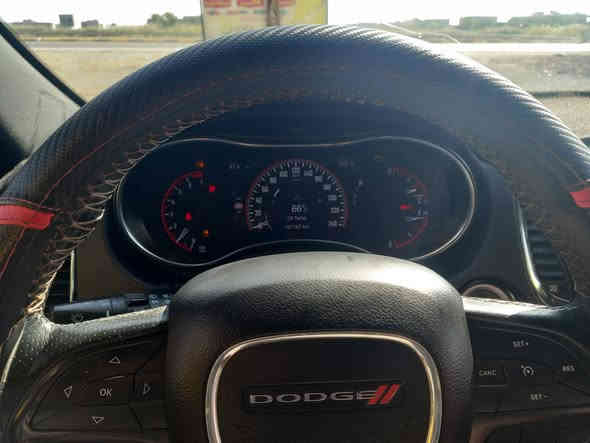 دوج دورنكو 2018  SXT لون اسود رقم بغداد الجديد الانكليزي. السيارة باسمي بدون شواصي  حادث امريكا  والسونار عالخاص جاهزه وكاملة
السيارة دفع خلفي ماشية 107 الف وقابلة للزيادة 
المكينة والكير والشواصي مكفولات فقط ايرباك بردة السائق متضرر 
***********
