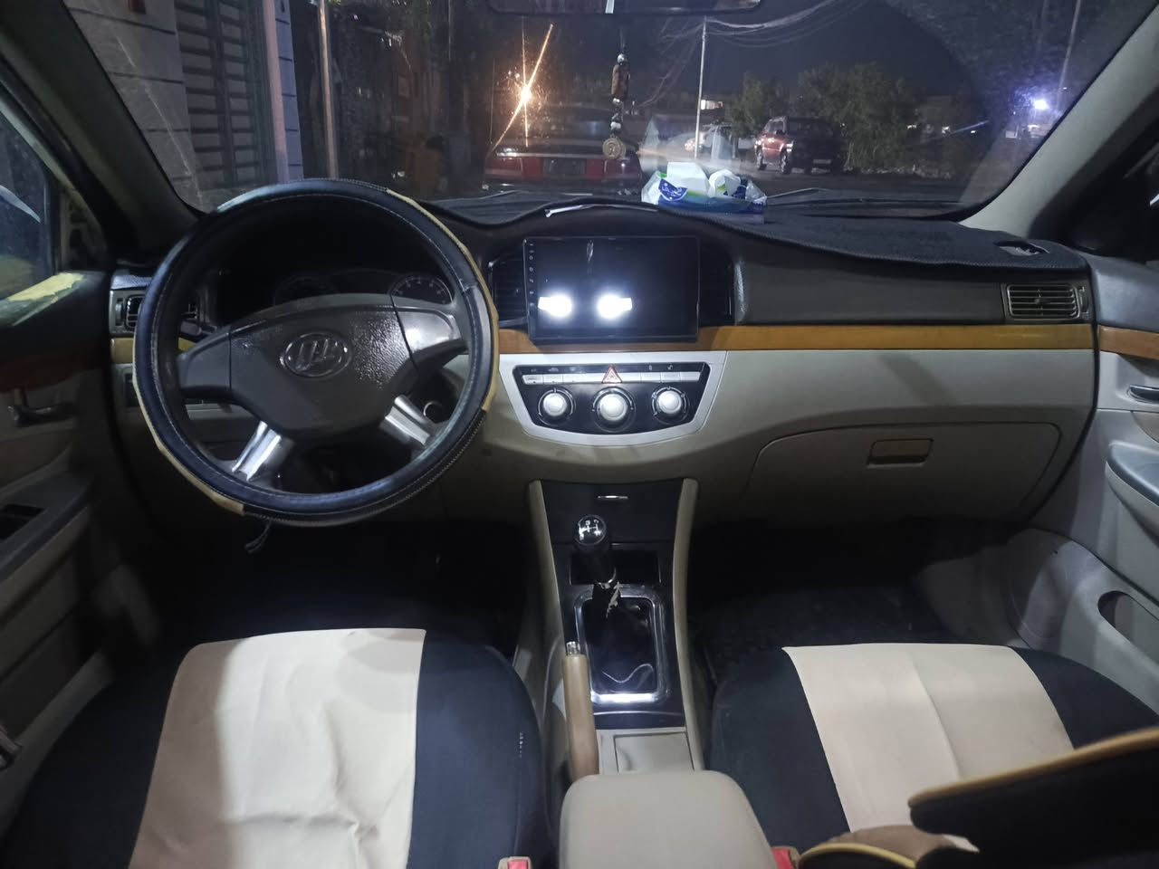 سلام عليكم نيفان صيني 13 فول اشاير بلمري كامره فتحة ما عدا كير عادي مكينة كير حداديه تبريد تدفئ تخم تاير جواها جديد سياره 5 ويل كب سياره رقم بغداد انكليزي هزه جديده سنويه لنهايه سنه  2026 عنوان السياره في كربلاء السياره كفاله عامه طخه مابيهة ماعدا اثر شخوط مكانين لو ثلاثه سياره باسمي تحويل ثاني يوم مشروع وطني  سعر السياره 48 بيهة مجال حك جية شي بسيط غير متواجد على الفيس فقط اتصال ***********
