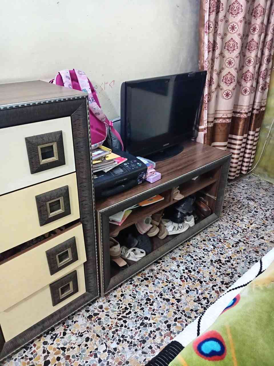 السلام عليكم غرفة اخشاب تركية السعر ٢٥٠ العنوان الكفاءات او الشماعية الرقم ***********
