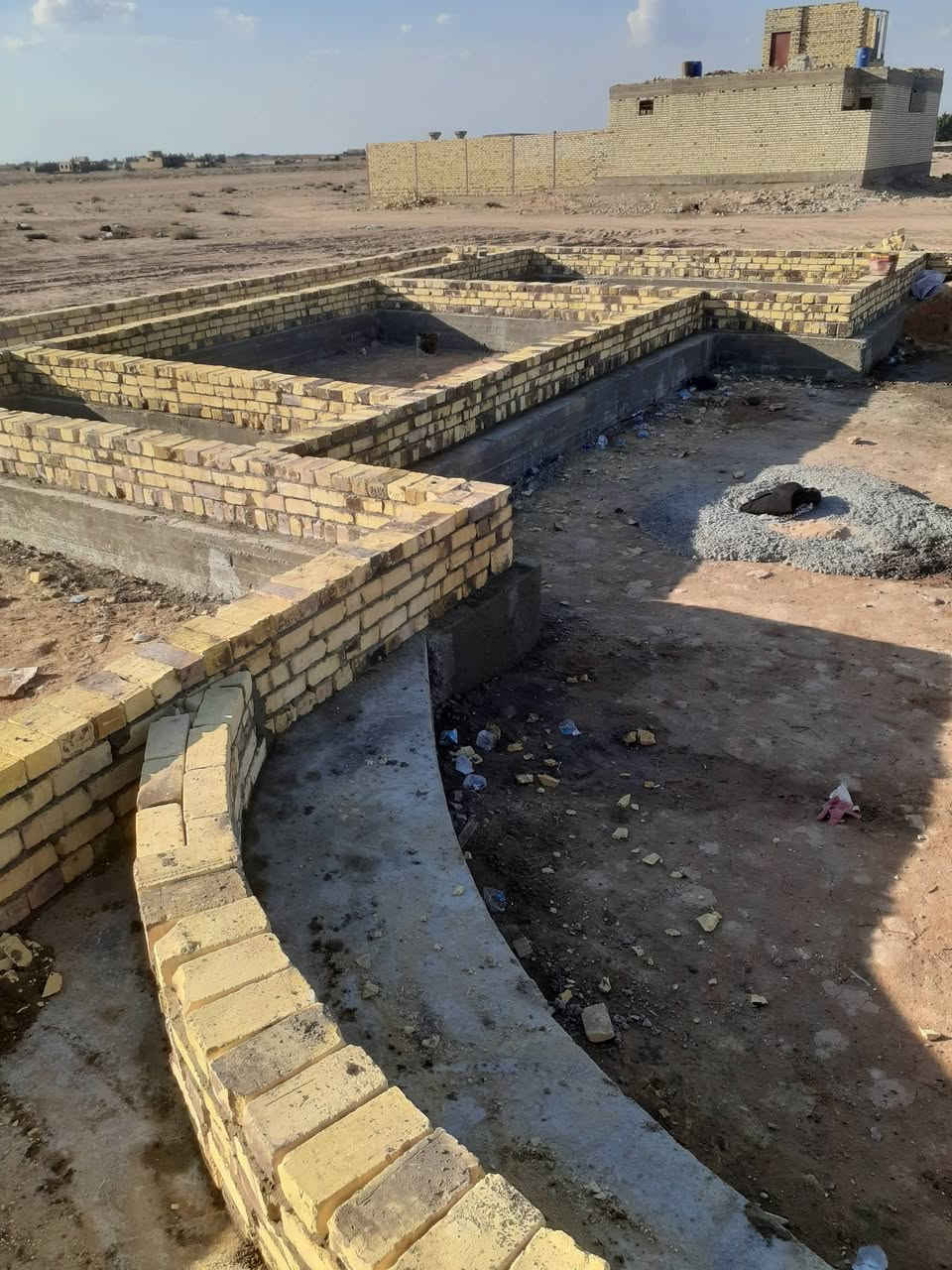 قطة البيع بيه بتلو المساحه ٤٠٠ متر بل حولي الثاني الحيدريه خن نص رقم العقار ٤٠٤٠ طابو سعر ٦٠ رقم ***********
