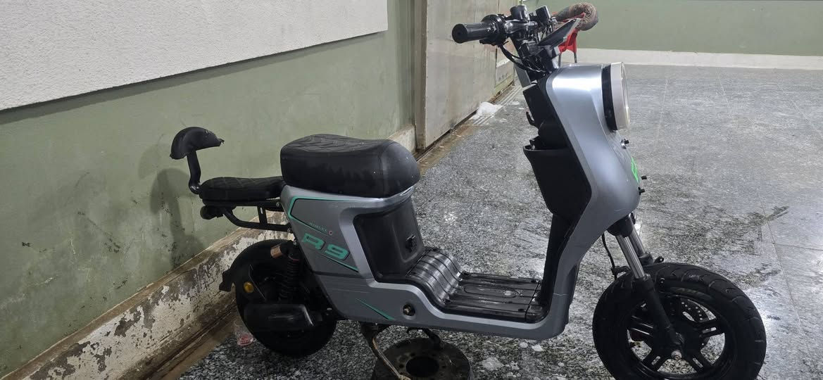 سلام و عليكم R9
دراجه شحن لبيع بطاريات جدد كبار كلشي ما بيه 
عوزه مكدر  كدام 
مكان بصره زبير 
سعر 400و بيه مجال  
رقم ***********
