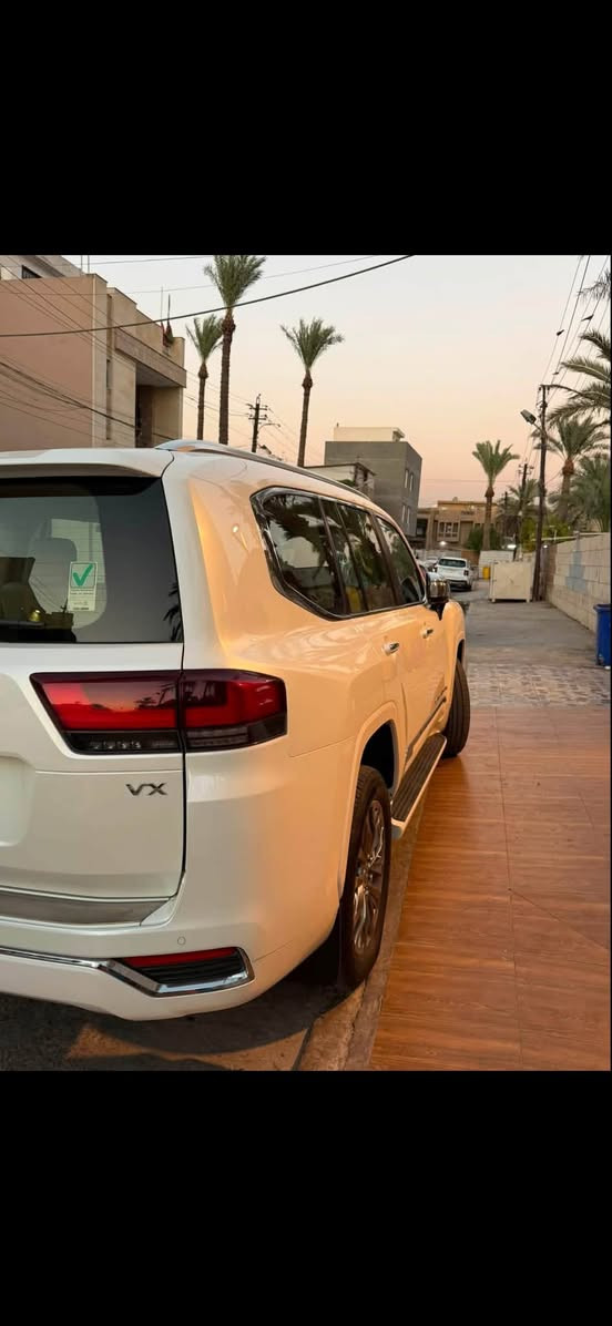 لاند كروز  مديل 2023 VX   TWIN TURBO سياره نضيفه ومكفوله محرك 6 سلندر توين تيربو للعلم السياره VX سياره تجي فول معروفه مواصفات لاندكروز الVX 
ماشيه  54 الف 
عنواني بغداد البلديات

السعر: 705 للمعلومة سعرها سبع دفاتر و500دولار وبيه مجال

لل استفسار : ***********
