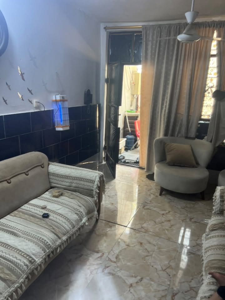 بيت للبيع طابو صرف
مساحه 50 متر واقع حال 60
مقابيله تشجير تابع للبيت
شهداء شارع المضخه
ملحقاته
طرمه 
ستقبال 
مطبخ
صحيات
وترك 
طابق الثاني 
غرفه نوم 
بلكونه
سطح
للتواصل ***********
