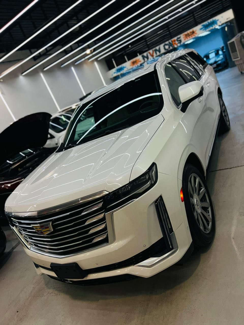 كديلاك اسكاليد حجم الارج 2022 ماشيه 18 الف كيلو اخت الزيرو🔥
فول فول مواصفات 
بجم كبس 
36 سماعه 
دوسه كهرباء 
مرقم بغداد تحويل ثاني يوم  باسمي السياره مالك اول اني مستوردها وسياره بلاد برغي ممفتوح بيها 
السعر الاتصال على رقم ***********/
*********** مكان السياره بغداد
