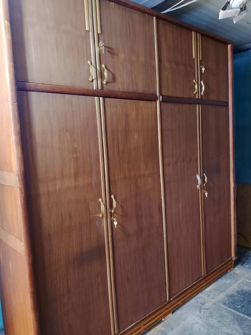 كنتور صاج داخل خارج ثكيل 4ابواب ملحق كامل من كلشي باقي بس المعه مكان بغداد شعله جكوك  موجود توصيل داخل بغداد *********** تفاصيل اكثر راسلوني واتساب واتساب سعر 180الف
