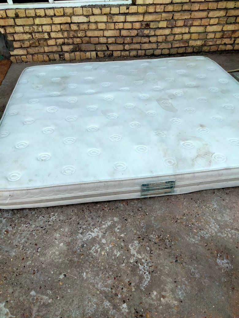 دوشك جربايه نظيف للبيع سعره 60الف 
اكو توصيل بلكروه داخل الكوفه


**إذا كنت صاحب هذا الإعلان وتريد حذفه لأي سبب، رجاءا أرسل رسالة إلى الدعم الفني**